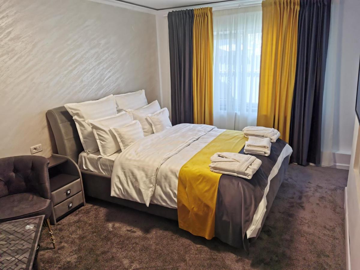 Târgu JiuCasa Davisonアパートメント エクステリア 写真