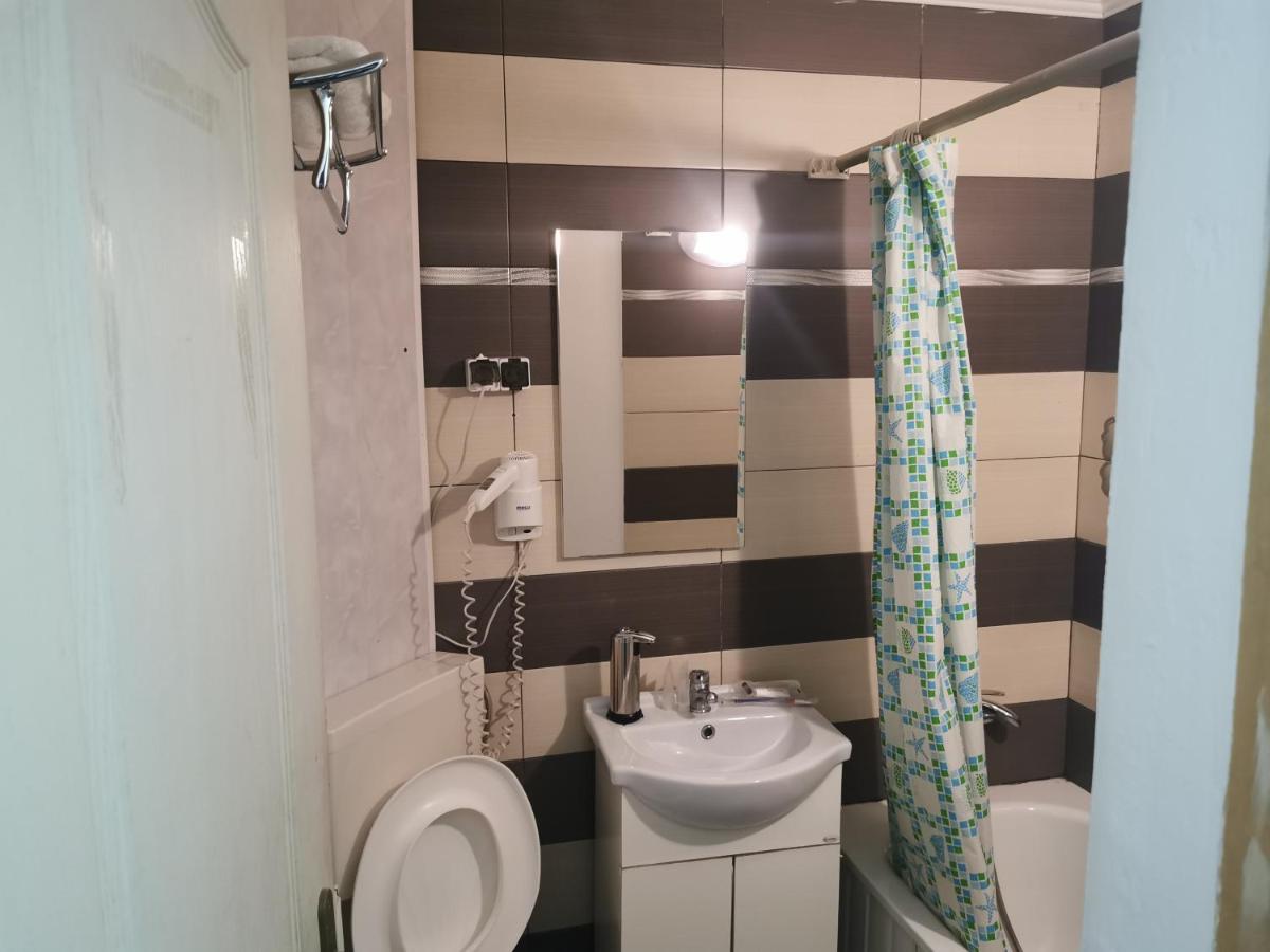 Târgu JiuCasa Davisonアパートメント エクステリア 写真