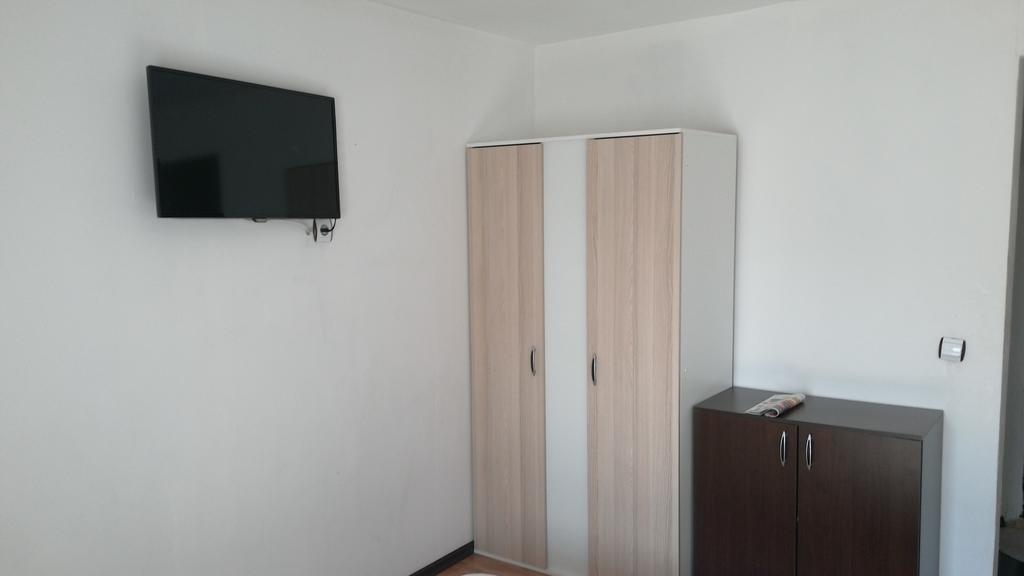 Târgu JiuCasa Davisonアパートメント エクステリア 写真
