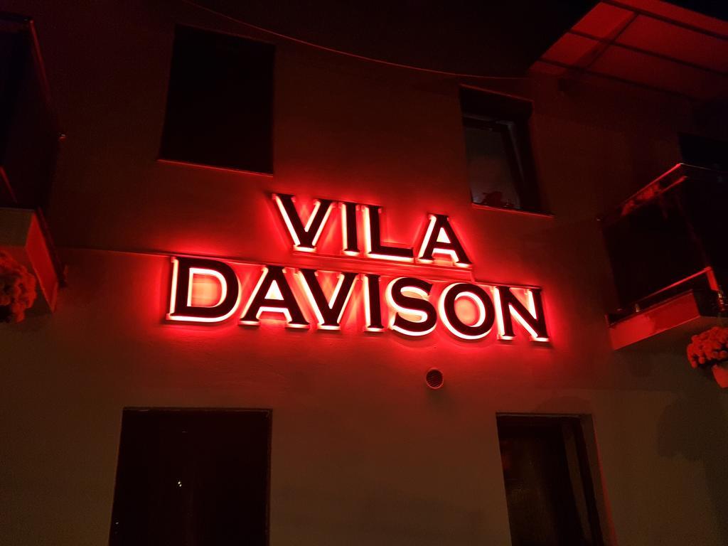 Târgu JiuCasa Davisonアパートメント エクステリア 写真